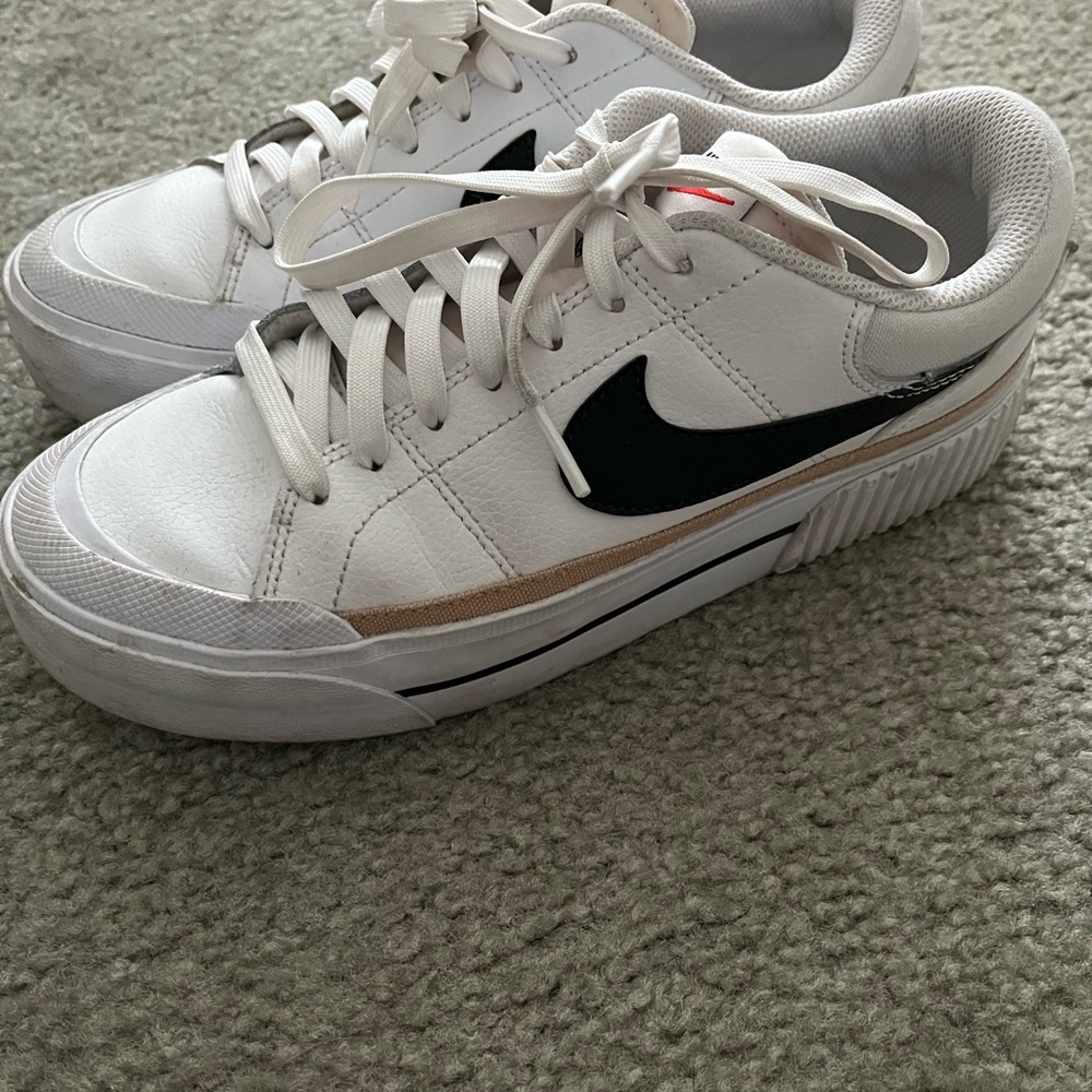Women’s Nike Legacy Court Lift Sneaker